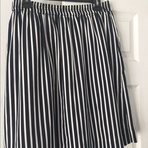 Skirt with pockets!!